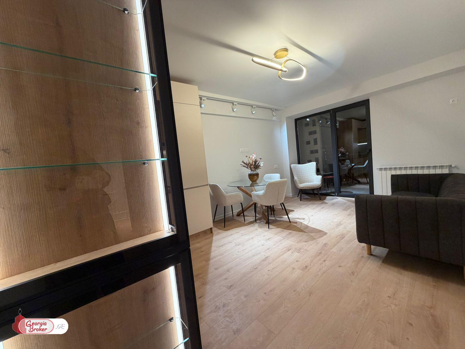 продается квартира с новым ремонтом 3-комнаты